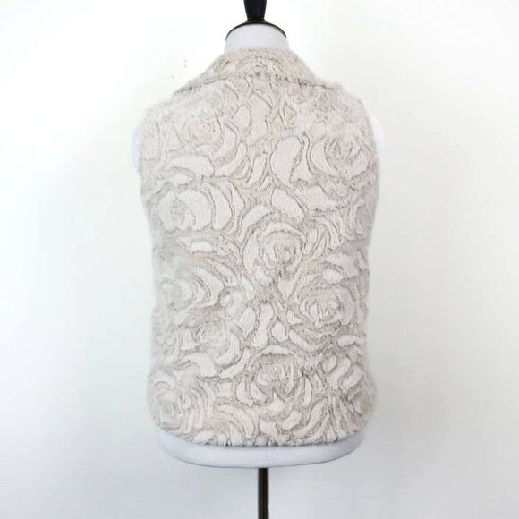 Betsey Johnson Size M Faux Fur Vest Rosette Swirl Cheetah Cream - Picture 5 of 12
